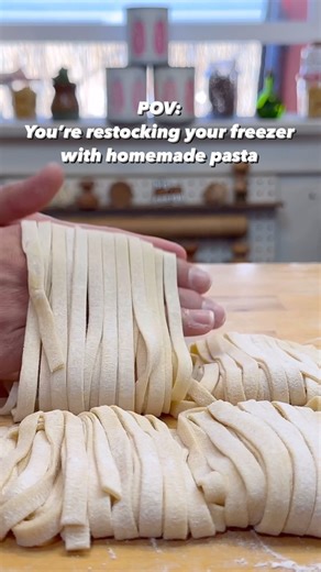 My FAVORITE way to store fresh pasta 🥶 FOLLOW for pasta making tips & tutorials for beginners 🫶 How to store homemade pasta in the freezer… Once cut, place homemade pasta(egg, semolina, gluten free, etc.) onto cutting board or freezable surface Stick in the freezer for 30min - 1hr to harden Transfer to Freezer bag or freezer container for weeks - vacuum sealing will keep it fresher for longer, just be careful not to vacuum too tight Enjoy within 1 week for optimal freshness :) Cook time from f