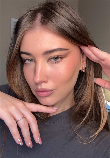 Achieve a Stunning Cat Eye Look Effortlessly