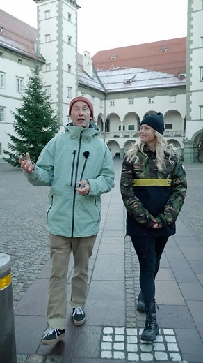 ❄️ Ski Sunday 2025 is back this Sunday 5th Jan BBC 2 18.15 and I Player. ❄️ Thrills and spills. Twists and turns. Bumps and jumps. Celebrations and commiserations. Huge air and speed nearing 100mph. Pushing boundaries and limits. Interviews and socials. It’s packed and back for its 47th year! I am so grateful to be entering my 5th year presenting this amazing show next to the awesome @ed__leigh_ , standing on his right (because I am deaf in my left ear FYI) is always one of the best parts of my 