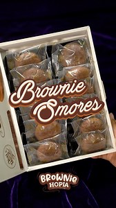 I love you s’more! 🍫 Ditch the flowers and switch to a layers of love in every bite. With a rich fudgy brownie, filled with a perfectly toasted marshmallow. Valentine’s Day just got a whole lot s’more sweet! ❤️ Shop now the Brownie Hopia at www.ubedelivery.com for brownie points this Valentine’s Day! 💌 | Eng Bee Tin Chinese Deli