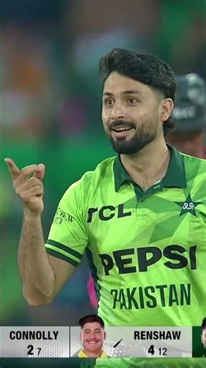 Excellent reflexes from Salman 🙌Abrar induces a false stroke from Renshaw ☝️#PAKvAUS MZE1K