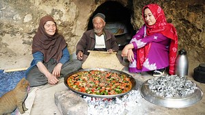 346K views · 16K reactions | Making Pizza in a 2000 Years Old Cave | Old Lovers Living in Cave | Village life of Afghanistan #village #cooking #dailyvlog #villagelife #villagelifechallenge #ebrahimdanish #pakistanifood #turkishfood #indianfood #طبخ #cookingpizza | Ebrahim Danish | Facebook