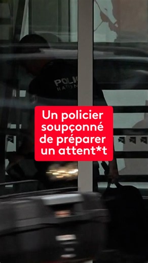 Un policier de 35 ans, affecté à Versailles, avait-il un projet terr0riste ? Proche de l’ultradroite, il a été interpellé fin août, mis en examen et placé en détention provisoire après des messages postés sur des forums en ligne, qui ont alerté les autorités. #JT20H #actualités