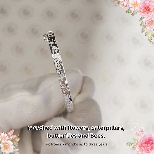 🐝 It's all about the little details, Our Circle of Life Baby Bangle is Etched with Flowers, Caterpillars, Cocoons, Butterflies and Bees. Representing Love, Life and the Joy of watching her grow. Imagine the little games you will play together finding all the 🦋 and 🐝 on her bangle. 🦋 Our solid sterling silver baby bangles are perfect from six months up to three years . It will be the one item she will wear every day, and an item you will pass down to generations to come. Shop now below and di