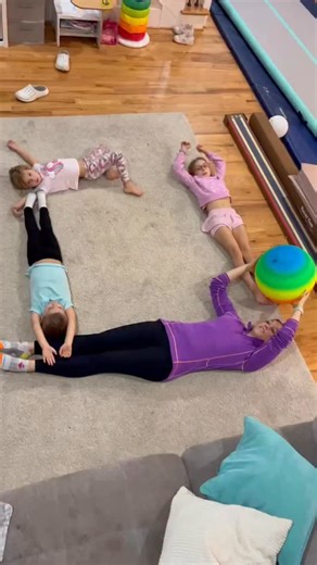 ‘Core’ memories with family. 😀 ❤️ #sprinkleinlearning #kidsactivities #family #familymoments #corememory #familymemories #corework #coreworkouts #coreworkout #familytime❤️ #strength #grossmotorskills #grossmotor #motorskills #motordevelopment #activitiesfortoddlers #activitiesfortoddlers #familyfunday #funday #fundaymonday #simpleactivities #simpleplay #simpleplayforlittles #learningthroughplay #playideasforkids #playideas | Sprinkle In Learning