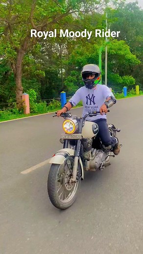 Royal Moody Rider . . #royalenfield #royalicing #riders #ride #stunt #shots #moody #rider #reels #fbreels #video #viral #fbpost #fbviral #fb #Cr #movie #enfieldlove #bullet #lover #enfield | Royal Moody Rider
