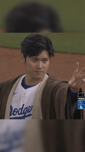 Shohei uses The Force to save Freddie Freeman from falling into Royals dugout!