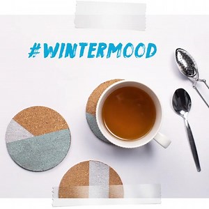 Com este frio, o que preferes beber? ☕️ Um chá, um vinho quente, ou um chocolate quente? Qualquer que seja a bebida, nós ajudamos-te a tornar a experiência ainda melhor.  Espreita o vídeo e vê como fazer as mais originais bases para copos! ❤️ www.tesa.com/pt-pt | tesa | Facebook