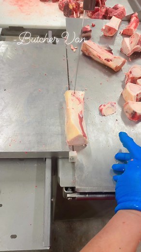 Split Marrow Bones😉😉😉 #beef #beefmarrowbones #marrow #splitmarrowbones #butchervan #bondsums #vanzam #VanZambrano #Zambrano #Vandervelt #butcher #butcherlife #meatshop #pinoybutcher #local #saskatchewan #canada #philippines #salay | Vandervelt Zambrano
