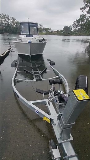 Launching & Retrieving made easy with the L & R Boat Latch