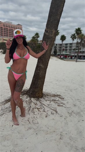 Uppermidwesty (@uppermidwesty)’s videos with Heat Waves - Glass Animals