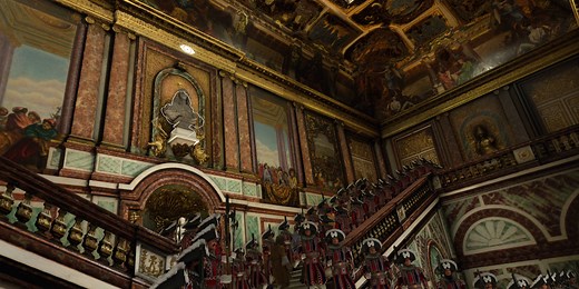 Le château de Versailles vous propose « Vivez Versailles », une expérience de réalité virtuelle réalisée avec la Fondation Orange. Revivez la visite de l'ambassade du royaume de Siam à la cour de Louis XIV, et le Bal des Ifs, organisé par Louis XV. Vous pouvez désormais télécharger gratuitement "Vivez Versailles" sur la plateforme Steam https://store.steampowered.com/app/788540/Vivez_Versailles/ et profiter de cette expérience sur votre casque HTC Vive ou Oculus Rift. Pour découvrir les autres v