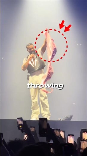 Fans Throwing funniest Things at Rappers onStage😱