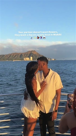 Waikiki Booze Cruise: Unforgettable Sunset Experience