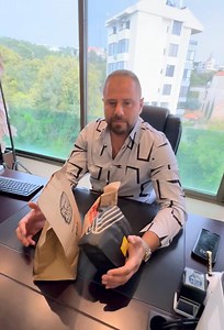 4.2M views · 45K reactions | مقارنة بين ثلاث مطاعم برجر متنافسة ❤️ A comparison between three competing burger restaurants❤️ Shrouqsunshine #Drfood #food #chef | Dr. Food | Facebook