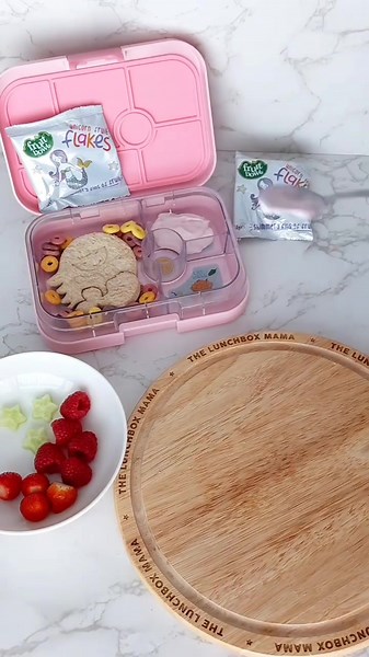 Our Fruit Bowl friend @thelunchbox.mama treated her little girl to a magical lunchbox using the Unicorn Fruit Flakes from our #LunchboxSorted Variety Bundle – which gives you a taste of some of our favourite products, from Dino Yogurt Eggs, to Peelers and Unicorn Fruit Flakes, of course! Feeling a bit overwhelmed with back to school chaos and fancy grabbing one of our NEW Lunchbox Sorted bundles? It's a one stop shop of lunchbox filling snacks when needed – head to our website to browse our five