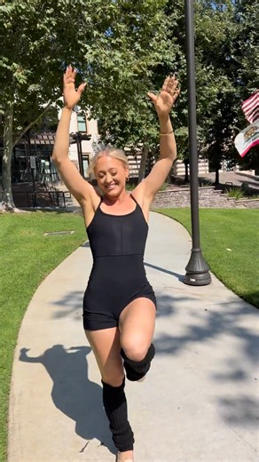 1.2M views · 4.3K reactions | I did a back handspring on pointe 勞並 #acrobatics #ballet #pointeshoes #pointe #challenge #twins #fyp #foryou | The Rybka Twins | Facebook