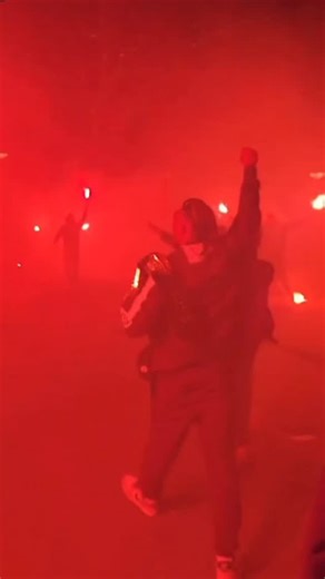 Nederland_ 𝕳ooligans/ultras on Instagram: "Feyenoord hooligan & professioneel ringvechter @brianhooi is zojuist onthaald in Rotterdam door onder andere Rotterdam Radicals. Hij heeft gisteren namelijk een groot vechtgala gewonnen in Spanje."