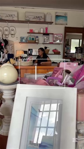 At Le Saćs we believe everywoman should have a amazing, long lasting COPANION! That’s right! Your bag is more than leather and thread. It’s a trademark of You!