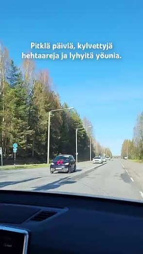 Kylvöaika on vuoden parasta aikaa: traktorit jytisee, aurinko paistaa - tai sitten ei - ja syksyn sato saa alkunsa.🌾 Kun muu suomi heräilee kevääseen, pelloilla ollaan jo pitkällä. Pitkiä päiviä, kylvettyjä hehtaareita ja lyhyitä yöunia. 👏Ilman tuottajia suomi ei pärjäisi -kiitos! Toivomme suotuisia säitä ja onnistunutta satoa!🌾 @arehu
