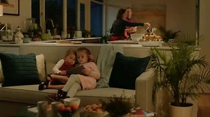 XFINITY Xfi TV Spot, '2018 Holidays: Reconnect' Song by Perry Como