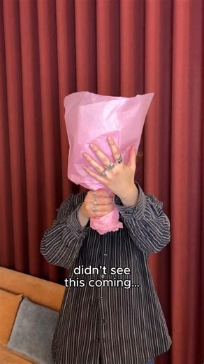 Brammibal's Donuts on Instagram: "donuts > flowers Pre-order our Vday specials now: 🍫Double Choc Macaron (14.02.) 💚Pistachio Raspberry Macaron (14.02.) 🍓Choc Strawberry Cloud (14.02. + 15.02.) ➡️Get our pre-selected 4-box or mix & match yourself. 🌱ALL VEGAN AS USUAL."