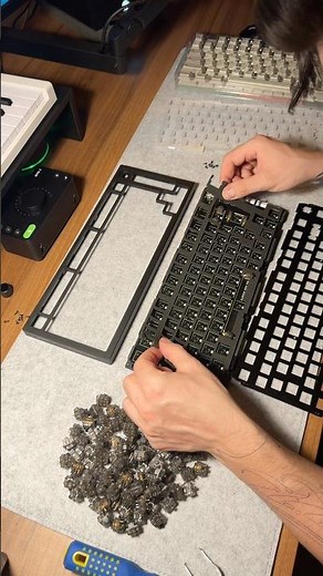Well-deserved maintenace on my GMMK Pro Custom Keyboard 🔧