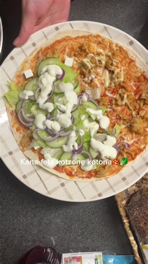 Kotitekoinen Pizza: Hauska Ruokaresepti