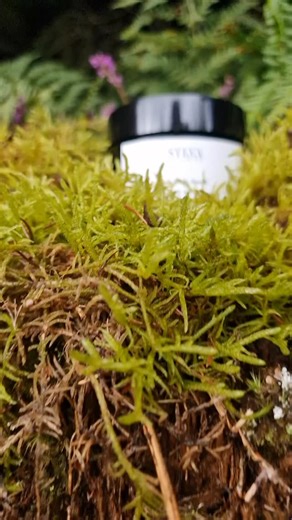 Ritual Rinse Salt Body Scrub A moment of calm, clarity, and renewal — right in your shower. This salt-based body scrub helps you create a mindful ritual of release and refreshment, leaving your skin feeling smooth and your spirit lighter. Handcrafted with natural ingredients, essential oils, and herbs traditionally associated with cleansing and grounding — perfect for moments when you want to pause, breathe, and reconnect with yourself. Ideal for mindful self-care, ritual baths, or as part of yo