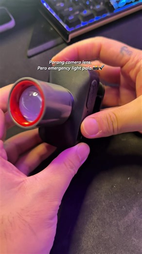 Mukha siyang camera lens. Pero ilaw pala. Maliit. Magaan. Pero ang liwanag, grabe. Pang-brownout. Pang-motor. Pang-camping. Pang-emergency. May long range beam. May type-c fast charge. At tumatagal hanggang 20 oras. Isang ilaw. Maraming gamit. Ito yung gusto mong laging nasa bag. Check out mo na habang naka-sale pa. #flashlightph #emergencylight #campinggearph #motoraccessoriesph #tiktokbudolph