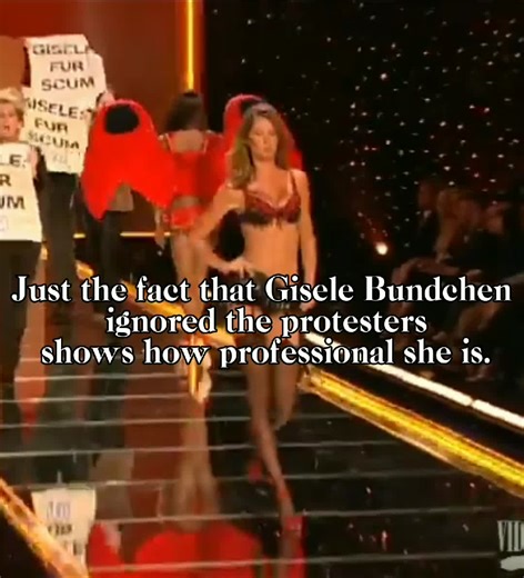Gisele Bundchen Victoria's Secret 2002 Runway Show