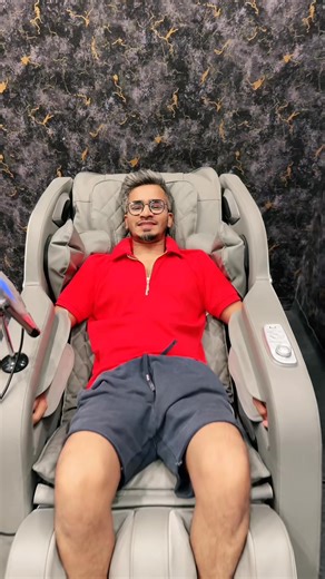 What’s going on with this magic chair? | Look Change Lifestyle Saloon