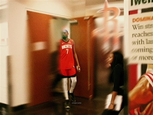 Kevin Durant's Unique Style in NBA Fashion