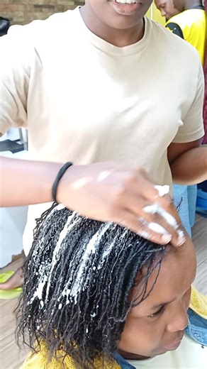 Styling Mini Twists: A Natural Hair Tutorial