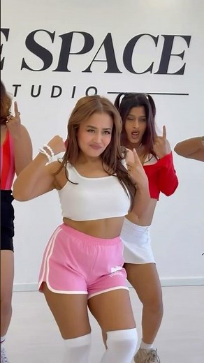 Yum Yum Yum 😋🍭#NehaKakkar #TonyKakkar #CandyShop