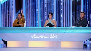 'American Idol' Contestant Recalls Foster Care Past, Brings Judges to Tears with 'Hallelujah' Cover