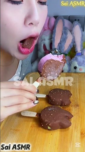 Yummy 😋 crunchy chocolate 🍫 ice cream 🍨 filled with pink 🩷 chocolate vanillas inside ASMR mukbang