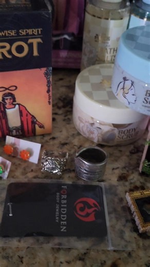 Got my candle to burn and notebook. Snow has us trapped inside! Who's ready! Just a little over 2 hrs till🕯Juniper's Birthday Bash🌙 A peak of what I got up on the table so far and there will be more! You still have time to enter the 600 follower giveaway!!! Scroll down to the original post to participate! Can't wait to see my weirdlings!! Much Love 🖤𝕵𝖚𝖓𝖎𝖕𝖊𝖗'𝖘 𝕸𝖆𝖌𝖎𝖈𝖐- | Juniper's Magick