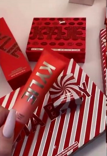 Khloe Kardashian Unintentional ASMR