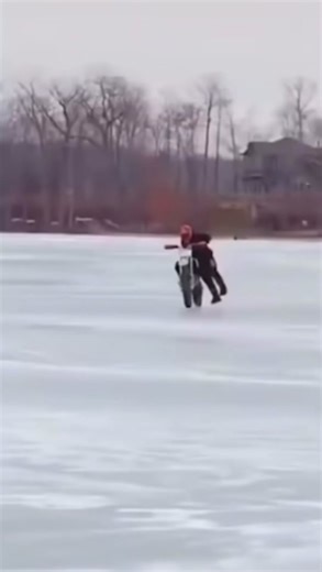 Crazy respect moments watch until the end to see the best clip🤝 #motorcycleride #barkeeper #bycicles #respect #capcut