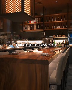 全国の旬食材を使用した炉端料理が堪能できるお洒落な居酒屋【つるりつるり 蕎麦と炉端】 虎ノ門ヒルズ駅直通1分ステーションタワー4F角 季節の味覚が味わえる炉端焼きとこだわりの"つけそば"をお洒落空間で堪能。 料理との相性を考えて専門家が厳選した日本酒や焼酎は15種類から選べるお好みのお猪口でお楽しみいただけます。 木の温もりを感じる店内にはカウンター席・ハイテーブル席・個室席を完備。仕事帰りの一人飲みや親しい方とのお食事、大切な方のおもてなしや各種宴会など、様々なシーンでご利用ください。 | つるりつるり虎ノ門ステーション店