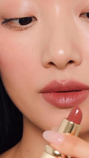 A dreamy, lightweight creme lipstick in 12 unrivalled shades. Rouge Experience Refillable Lipsticks by Lisa Eldridge. | Lisa Eldridge