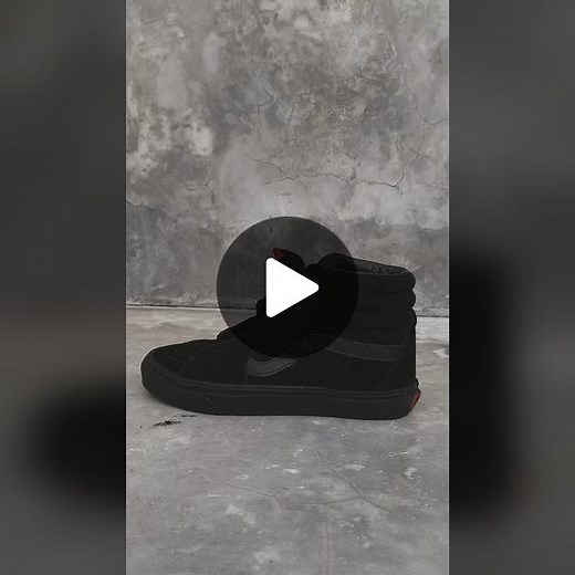 Vans sk8 hi full black menjadi mid huhuhu seru juga yaa dibikin mid begini ,untuk lihat karya pattern.x lainya bisa ke ig kita @pattern.x