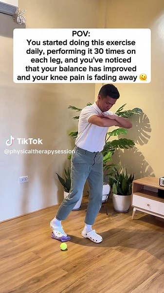 Improve Your Balance & Relieve Your Knee Pain with This Simple Move!! #balancedtraining #kneepain #physicaltherapy
