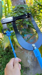High altitude rope threading device. #nameofknots #endropeconnectionled #endropeconnection #fishinghitch #wierknot #anchorhitch #slippedhitch #SmartTool #simple #diy | Millie