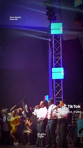 Kizz Daniel - Kiss Me: Lyrics and Live Performance