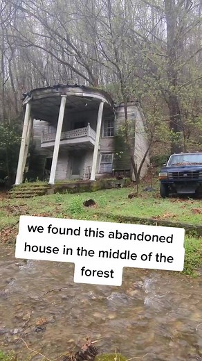 Exploring the Overgrown Mansion in the Woods