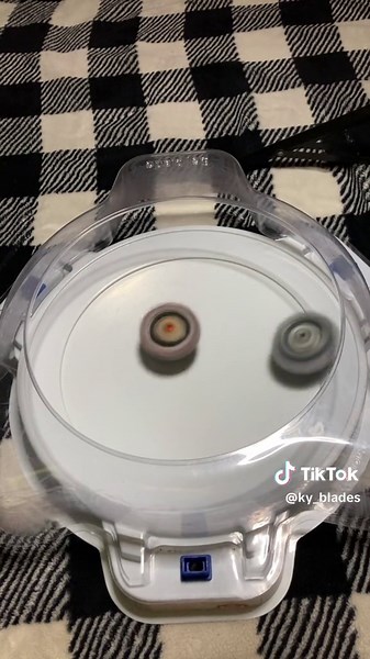 Full Metal Burst Beyblade? #beyblade #beybladeburst #beybladeburstsparking #fyp #beyblademetalfury #beybladeburstdynamitebattle #fypシ゚viral