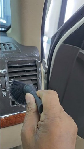 How to Clean Inside Car Windows: Best Method for AC Residue & Smears