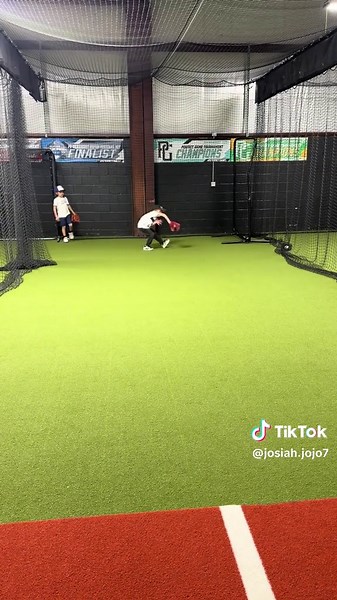 No days off, more drills with some teammates. #BaseballDrills #Practice #NoDaysOff ⚾️💪🏼